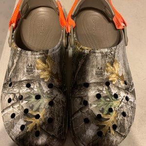 Realtree crocs men’s size 11